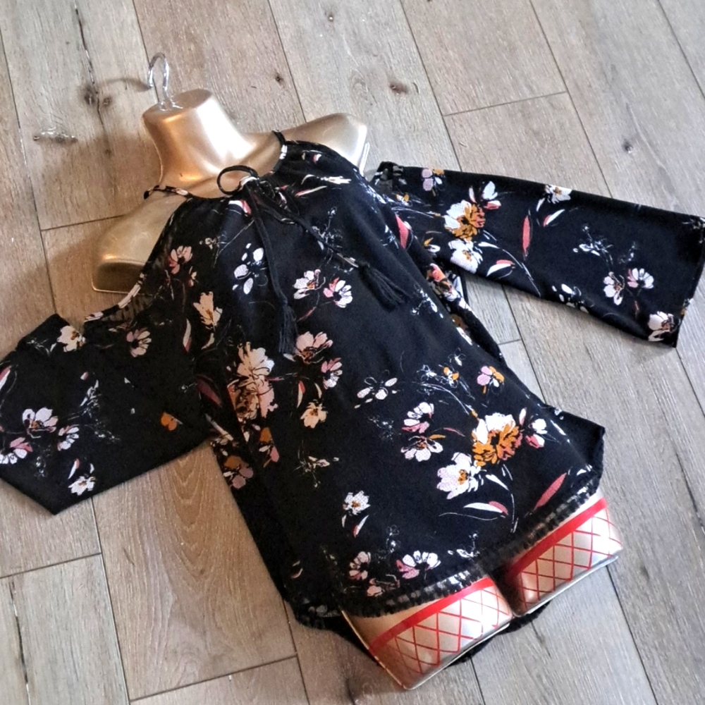 BISHOP & YOUNG Cold Shoulder angel sleeve blouse (N22)